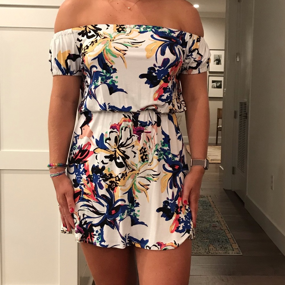 Worn once. Tropical t shirt off the shoulder dress